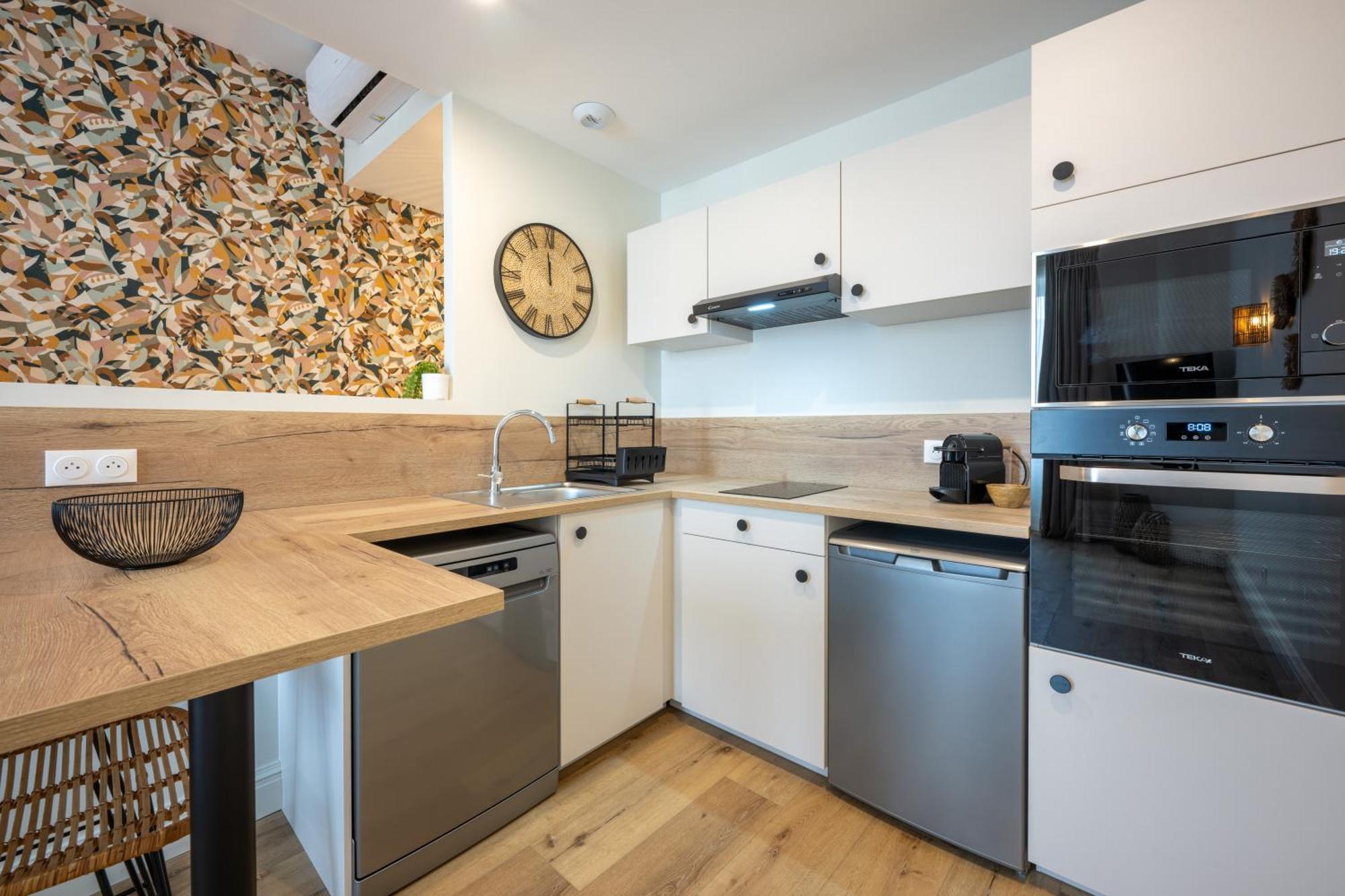 67 Victor Hugo Apartment *